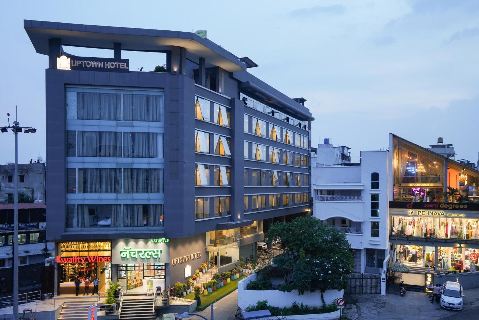 Uptown Hotel Nágpur Kültér fotó